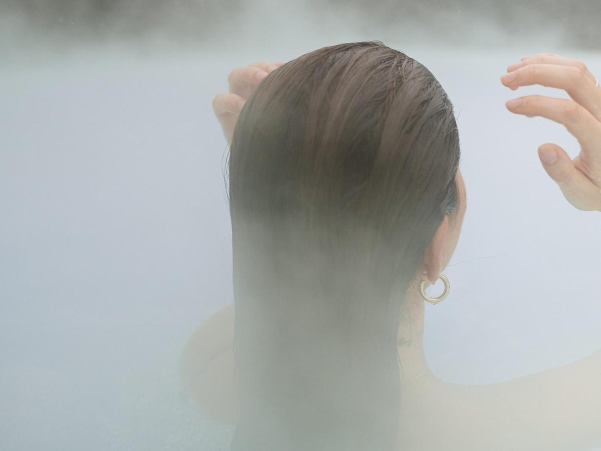 Otl Gouverneur شيربروك المظهر الخارجي الصورة A woman in a shower
