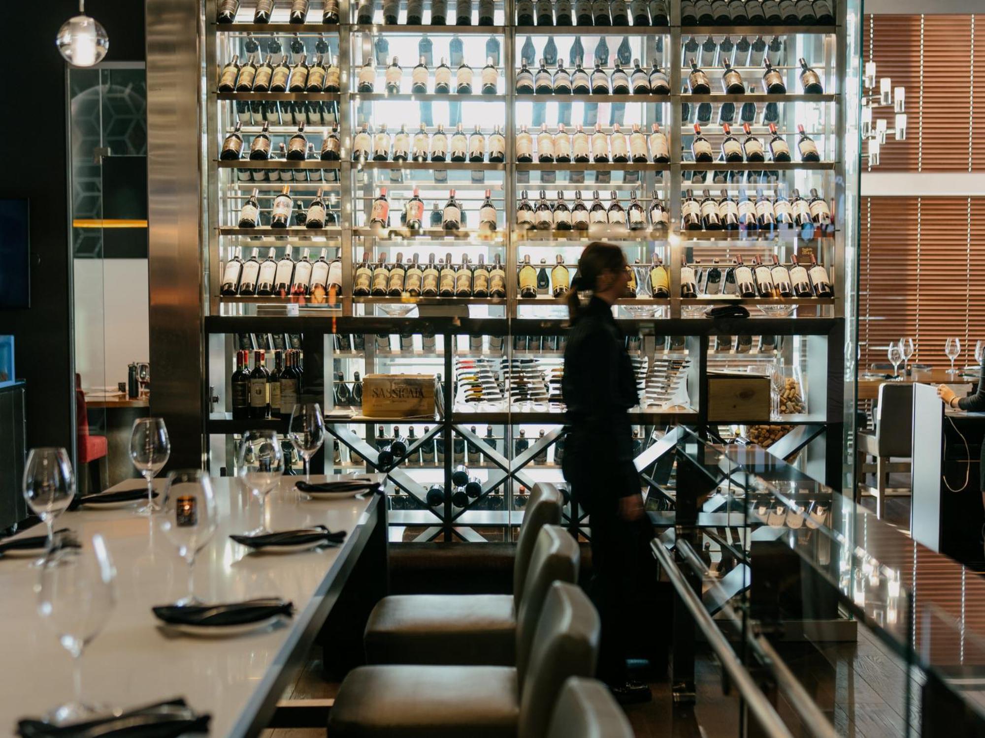 Otl Gouverneur شيربروك المظهر الخارجي الصورة Wine bar in Tokyo
