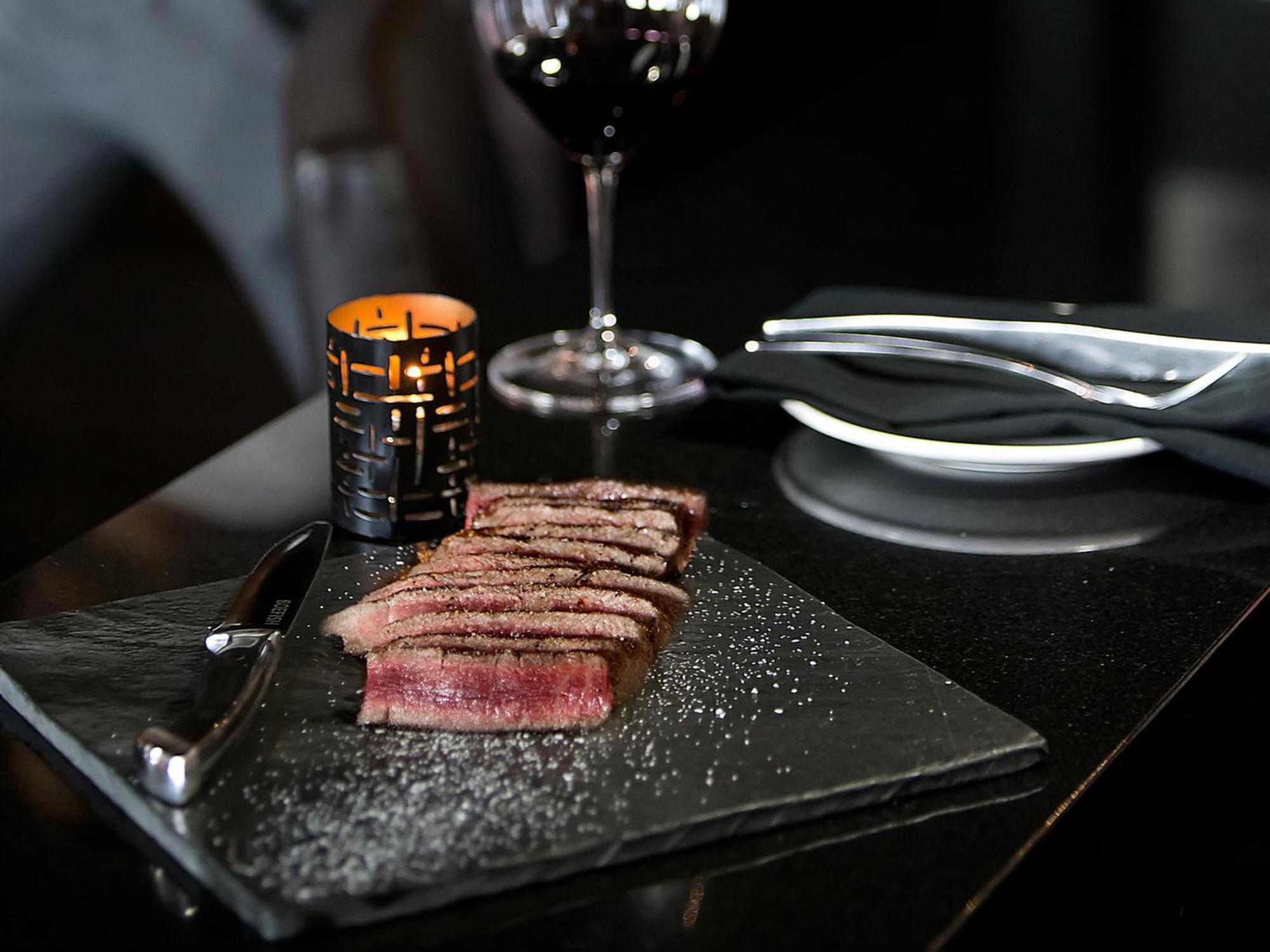 Otl Gouverneur شيربروك المظهر الخارجي الصورة A steak at the restaurant