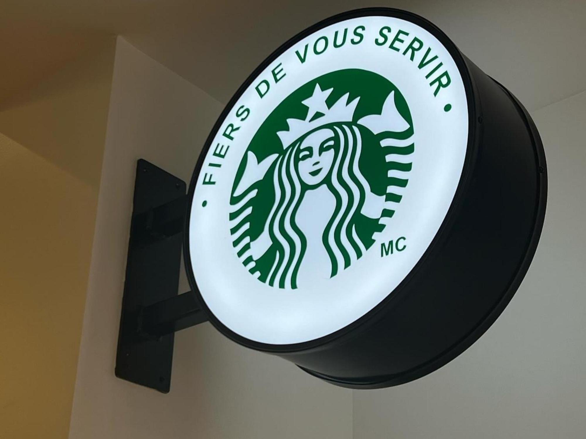 Otl Gouverneur شيربروك المظهر الخارجي الصورة Starbucks in Paris