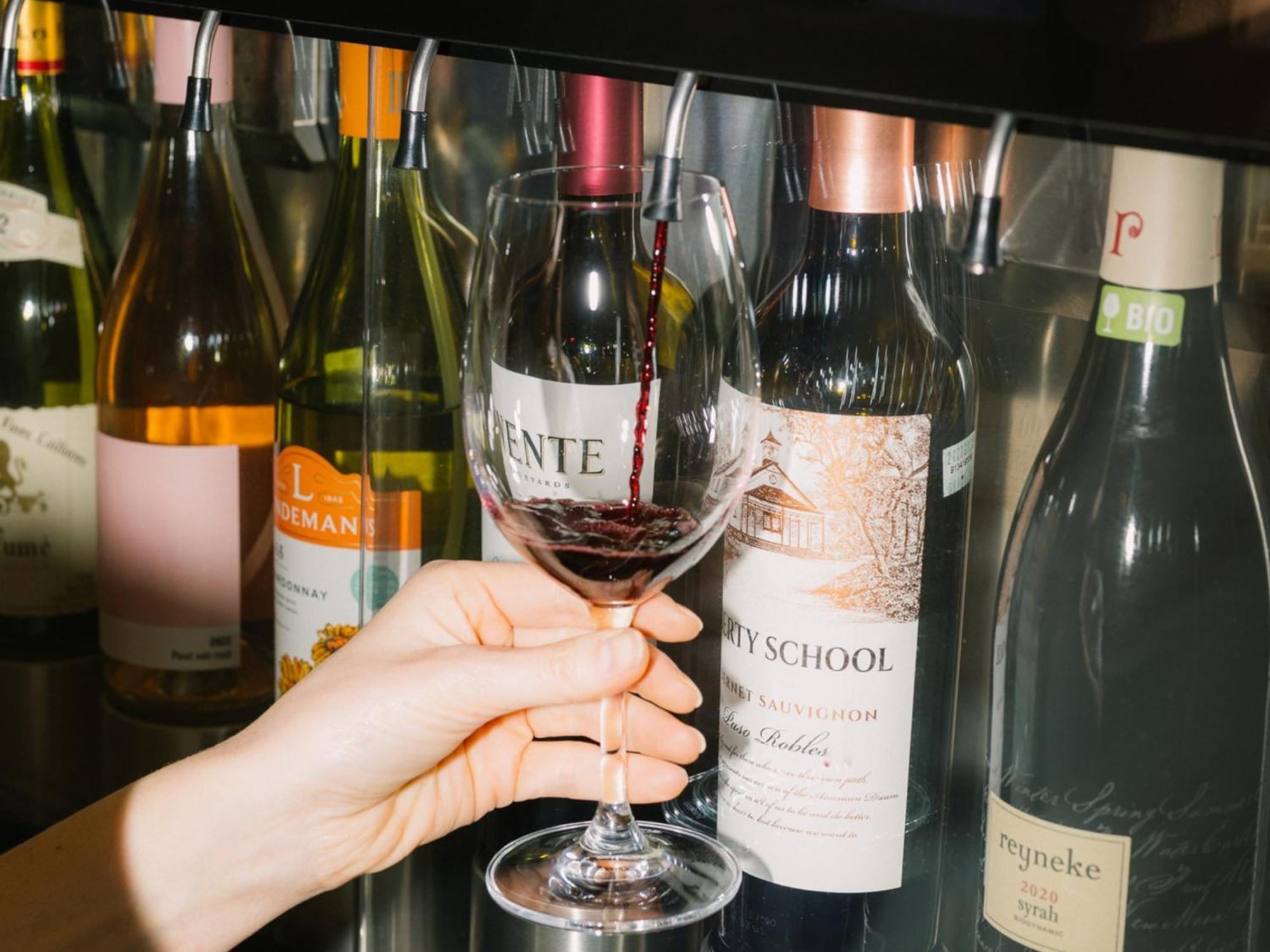 Otl Gouverneur شيربروك المظهر الخارجي الصورة Wine tasting